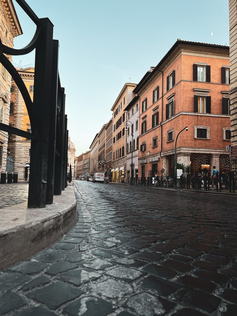 ItsTimAllen's tweet photo. Rome is a beautiful city - the last two days were incredible exploring the city. Here’s a few iPhone snaps from our stroll to dinner last night 📸 https://t.co/nEBl4hI5r8