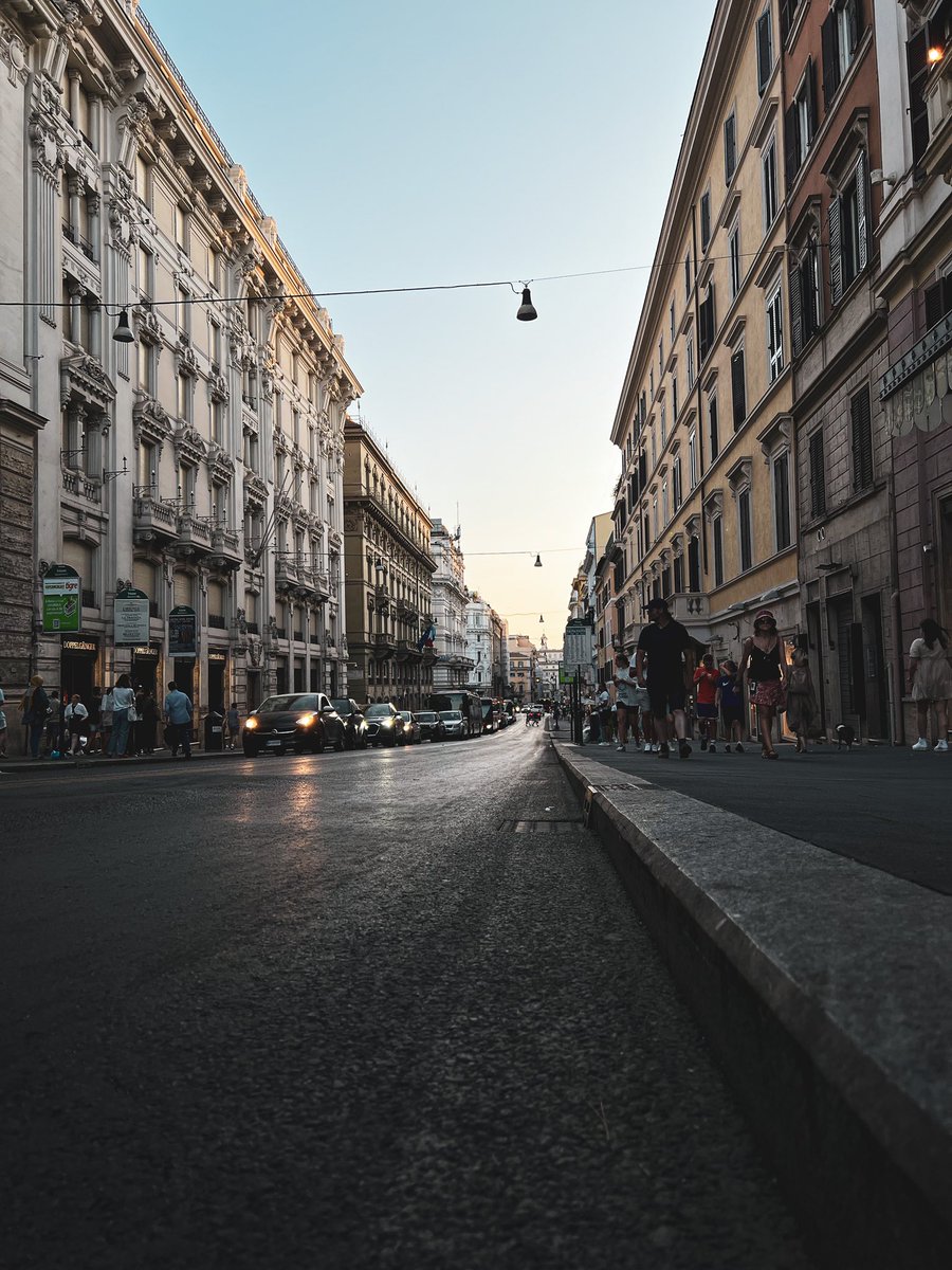 ItsTimAllen's tweet photo. Rome is a beautiful city - the last two days were incredible exploring the city. Here’s a few iPhone snaps from our stroll to dinner last night 📸 https://t.co/nEBl4hI5r8