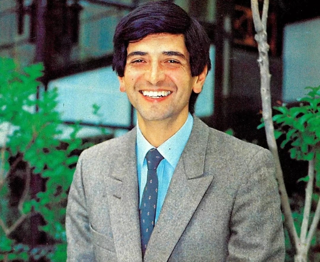 Hoy recordamos a Hernán Olguín, ícono del periodismo científico en los 80 con su serie "Mundo".

Falleció un 27 de julio como hoy en 1987, a los 37 años.
