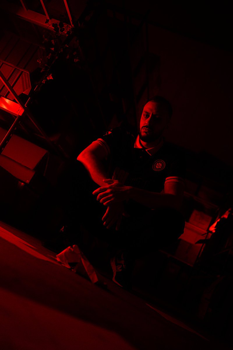 Looking for a team 💥

-Open to all region &amp; Able to relocate 
-Fluent speaker  🇫🇷/🇬🇧
-Aim for VCT/VCL 
-I can create a team from the root directory 
-Deep game knowledge 

✉️DM or elemeNt@clutchagency.gg 

🔃 &amp;❤️ Appreciated