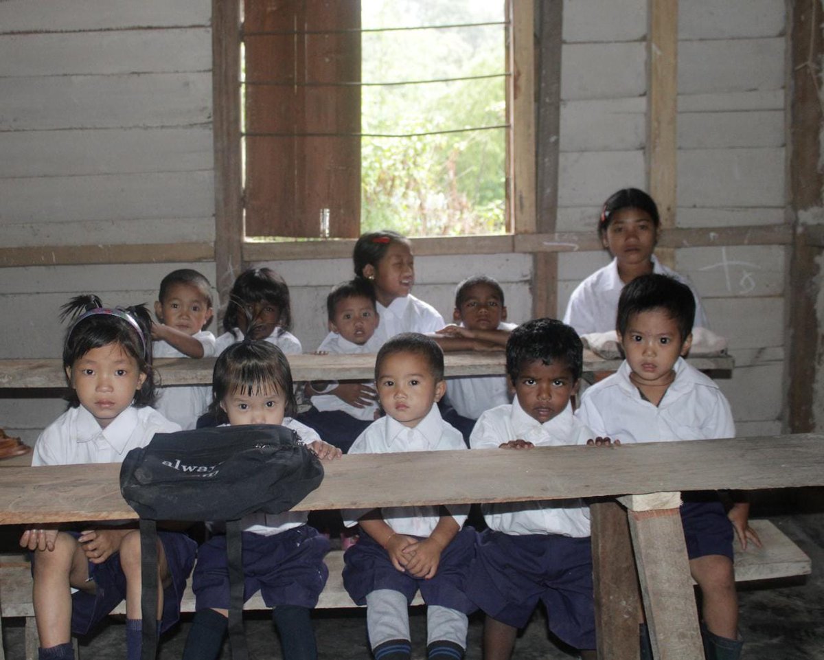 DokeGotum's tweet photo. @PemaKhanduBJP @BROindia The future of this innocent kids are in the hands of those who are leading the state now.
One Rotten Teacher will destroy the future of 1000's of kids during their 30+ years of Career as a Teacher. They remain absent or does not know their own subjects.
Pic: Pakke Kesang. https://t.co/yvGYcaDeZd
