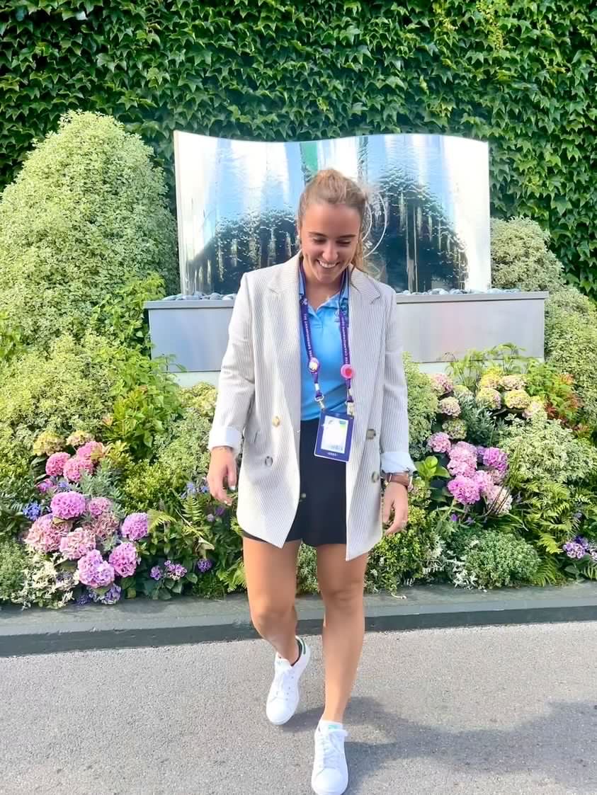 As a COEHS doctoral student in educational leadership and assistant coach for UNF Women's Tennis, Ana Román Domínguez's, passion for the sport led her to Wimbledon, where she conducted groundbreaking research on behalf of @SMTlive. 

Way to go Ana! 👏🏽