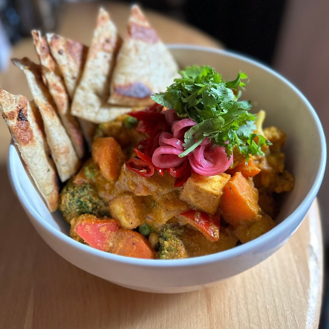 Vegans! This one's for you.

Seared tofu &amp; veggie curry made w mild tomato &amp; cashew cream sauce, brown rice &amp; grilled pita.
Try it for lunch today!

#kwawesome #eatlocal #drinklocal #supportlocal #wilmotawesome #kwfoodies #wrfoodies