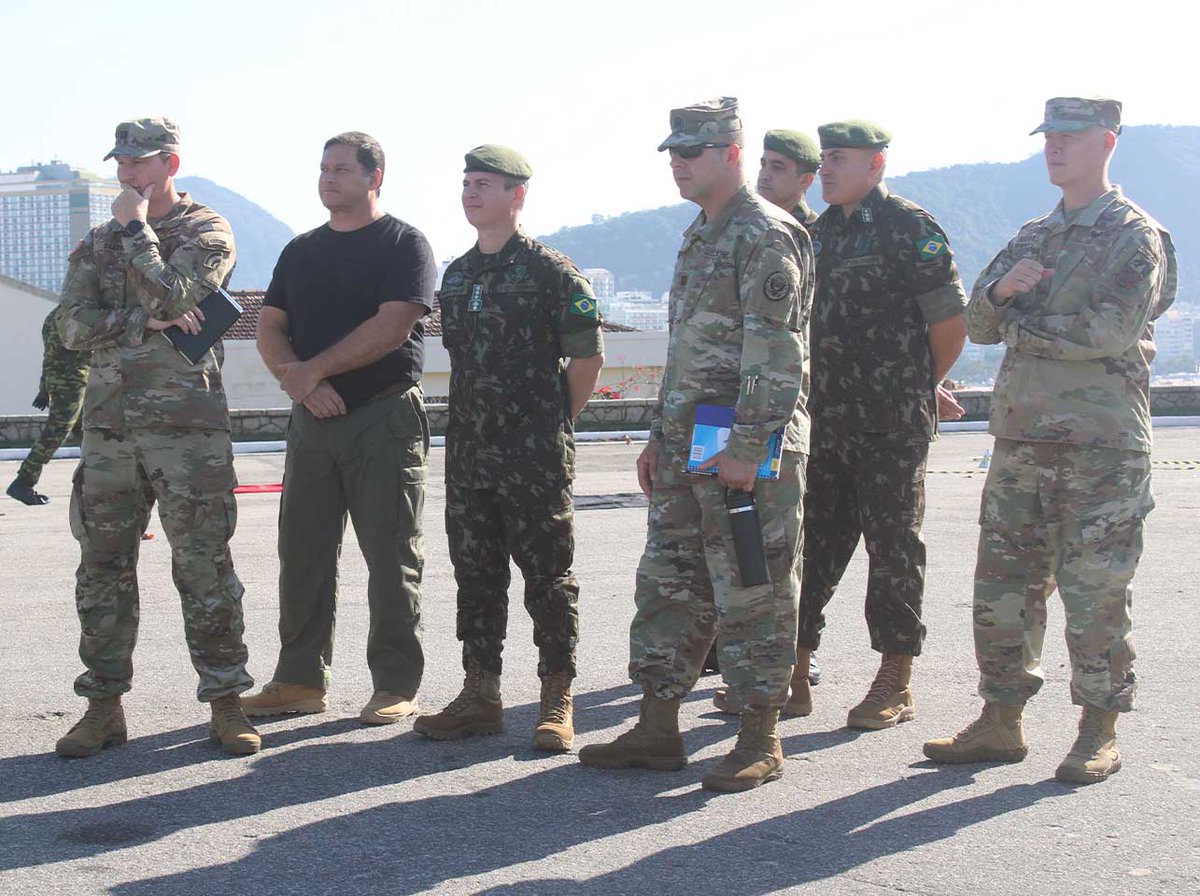 DEFCONPressFYI's tweet photo. 🇧🇷🇺🇸Intercâmbio de DQBRN com a Guarda Nacional de Nova Iorque e com o Exército dos EUA 2023 https://t.co/js0OoZqmzV @NationalGuardNY @exercitooficial https://t.co/hlmiwulw1E