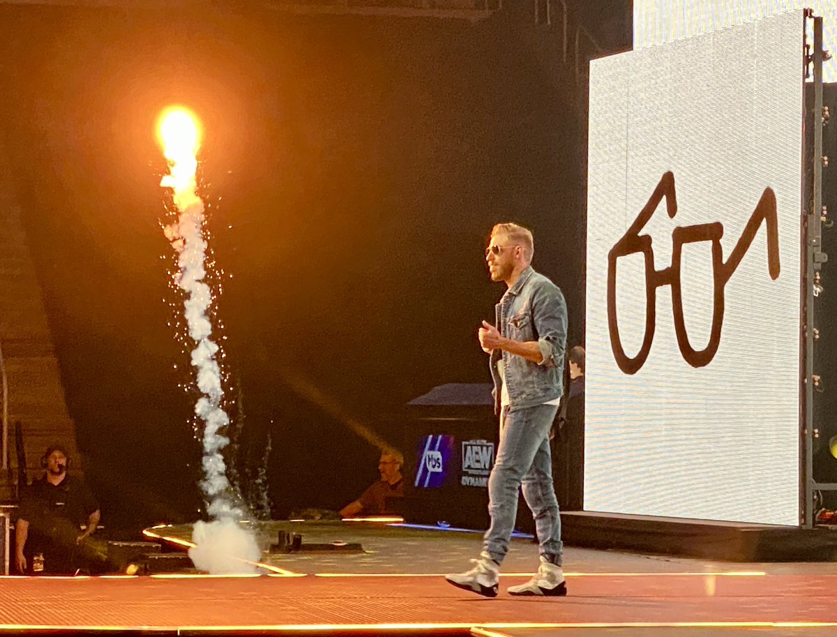 SethAlne's tweet photo. My favorite shot of the night!@orangecassidy at @AEW  Dynamite! https://t.co/kDdYInY6bP