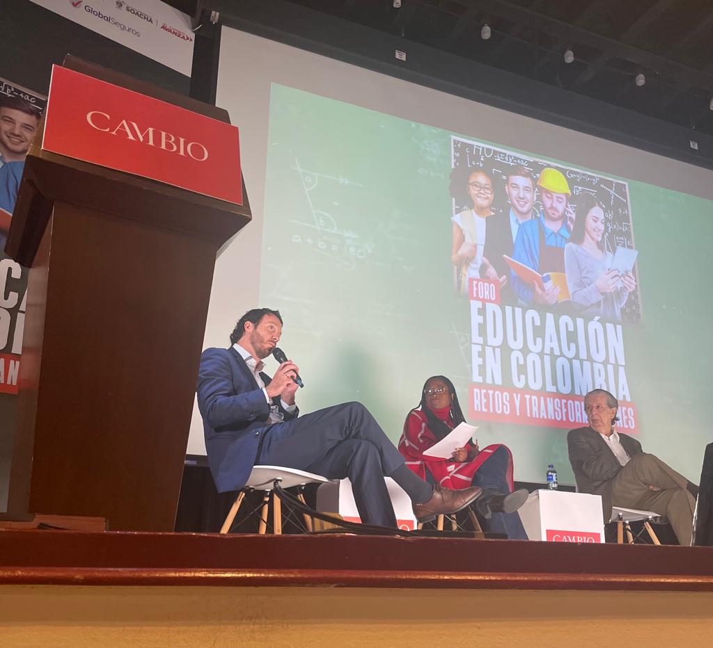 fundcorona's tweet photo. @EdnaBonillaSeba "Si los jóvenes toman decisiones informadas, van a poder responder a las demandas del mundo laboral. Además, es necesario fortalece las habilidades socio emocionales que les van a permitir a los jóvenes permanecer y avanzar hacia un empleo formal". @danieluribep en #ForoEducación https://t.co/a5wTF9R2XM