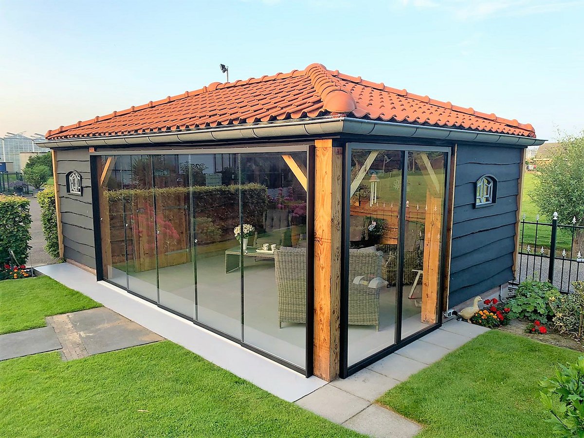 Batistkas's tweet photo. Maak van uw houten veranda een echt vakantieverblijf. Met glazen schuifwanden kunt u er in het voor- en najaar ook veel langer in genieten. Info 0174-290727 #glazenschuifwanden #glaswanden #veranda #tuinkamer https://t.co/wEeuMtdLYf