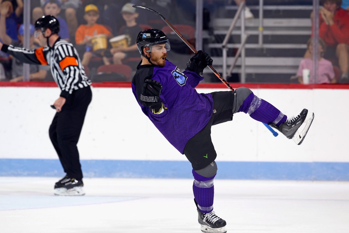 Two big wins last night for Team Bourque with @3icehockey. Looking forward to Philly!

<a href="/cbourque17/">Chris Bourque</a>