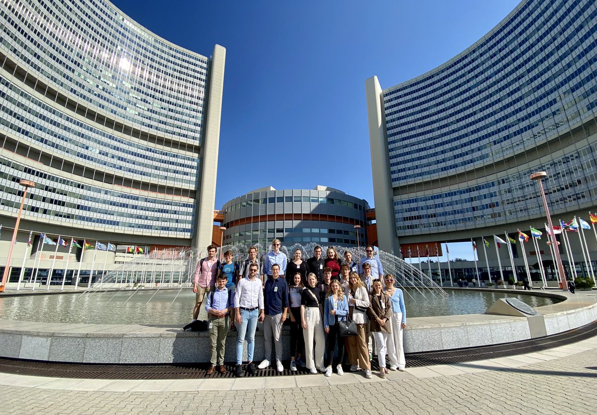 Space, drugs, crime, and nuclear energy – these are only some of the numerous topics dealt with at the UN’s office in Vienna (@UN_Vienna) 🇺🇳 @vytautasjan and I explored with our students the Vienna International Centre and learned more about the UN and associated organizations.