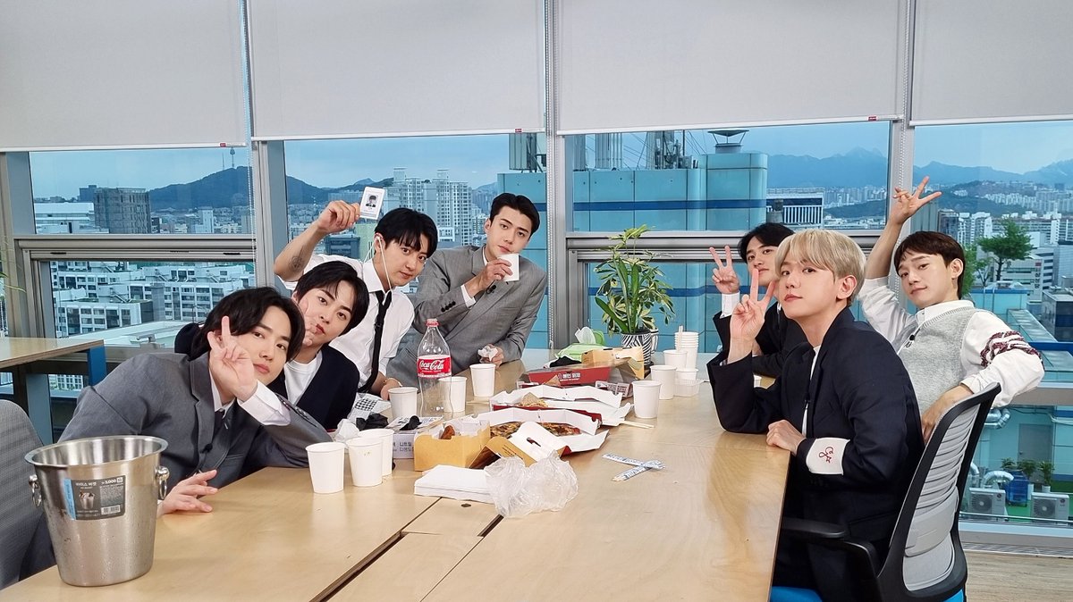 👔🍹✨

크림 주식회사 소다 개발팀 
pt.1 ➫ youtu.be/Af3qhvxl-qU
pt.2 ➫ youtu.be/sjGmcpQAWY8

#EXO #엑소 #weareoneEXO
#EXIST #EXO_EXIST
#CreamSoda #EXO_CreamSoda
#크림주식회사 #소다개발팀