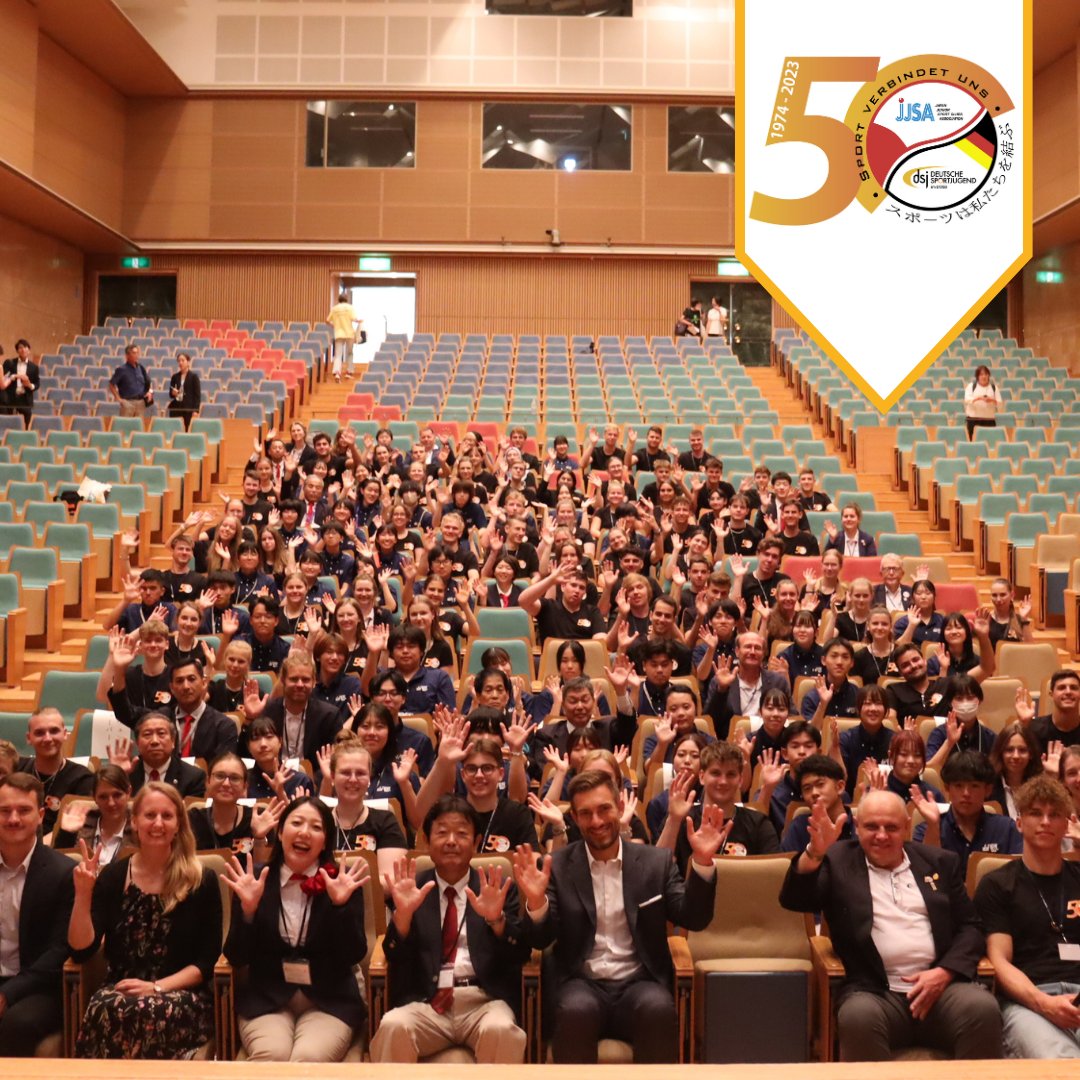 dsj4sport's tweet photo. Bei der Jubiläumsfeier 50 Jahre #Simultanaustausch in Tokyo wurde in Anwesenheit des deutschen Botschafters und einer Delegation des Sportausschuss im Bundestag der Kooperationsvertrag für die zukünftige Zusammenarbeit unterschrieben. #sportunitestheworld https://t.co/AMZUAH3PlG