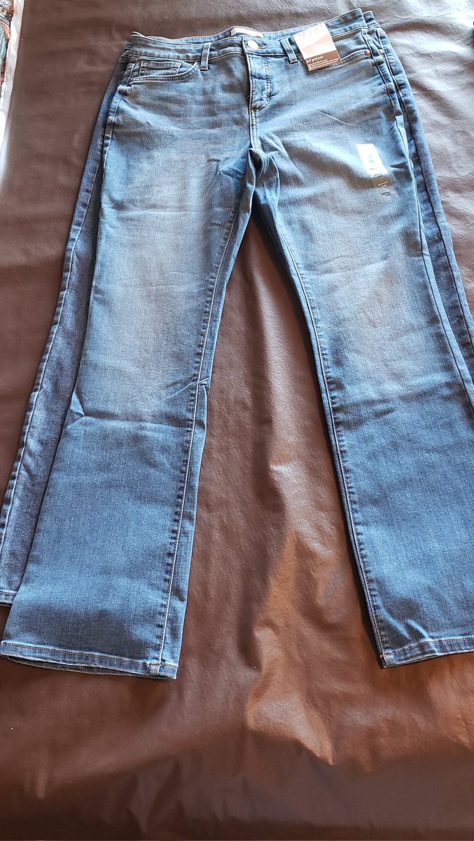 auburnflutter's tweet photo. @Kohls @LaurenConrad Do better! The same jeans, same size, aside from the noticeably longer pair is supposed to be the short inseam, while the other pair is regular length. This is ridiculous! https://t.co/7DpSOlNoJ1