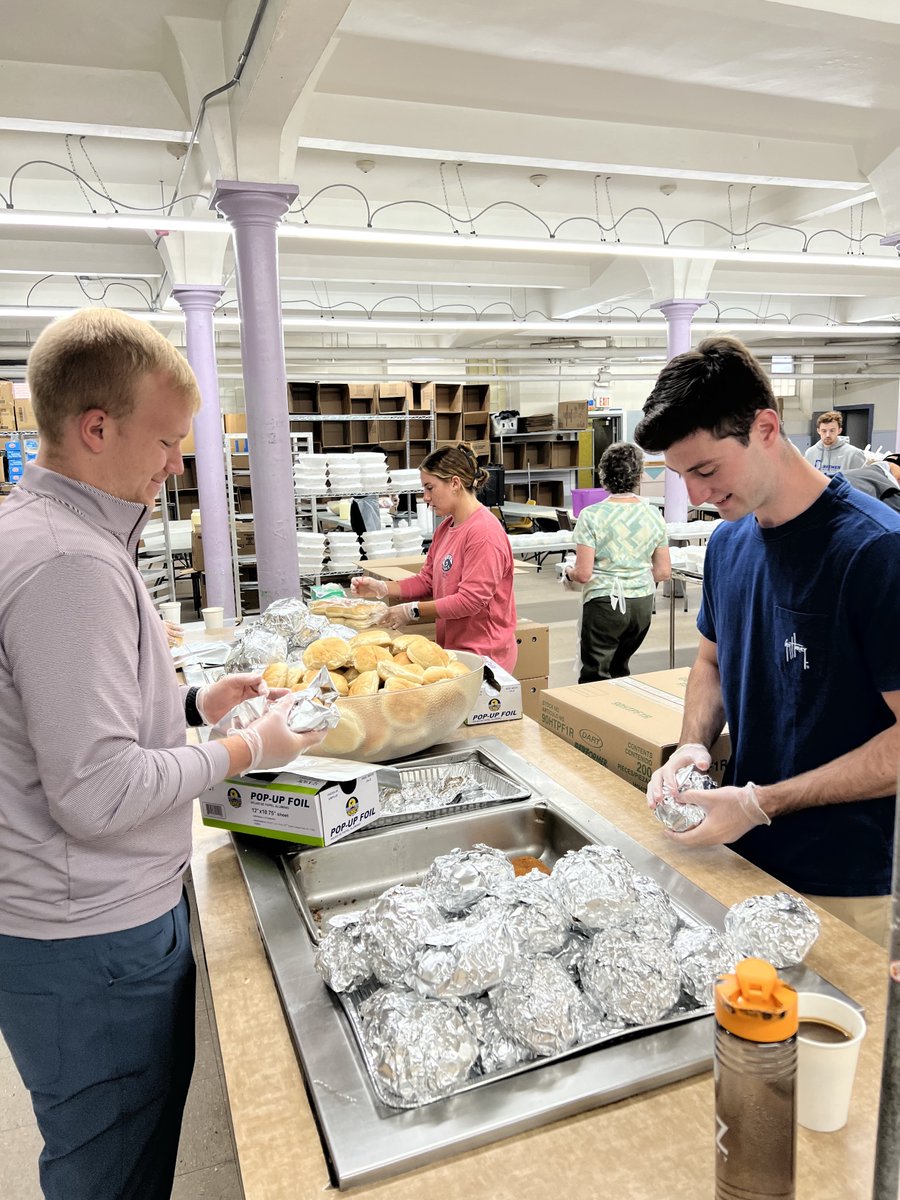 Happy Intern Day to our amazing group of summer 2023 audit interns! They recently volunteered at St. Luke's Mission of Mercy (bit.ly/3OlEgOn) where they made hundreds of dinners and nearly 900 deli sandwiches for those in need in the community.