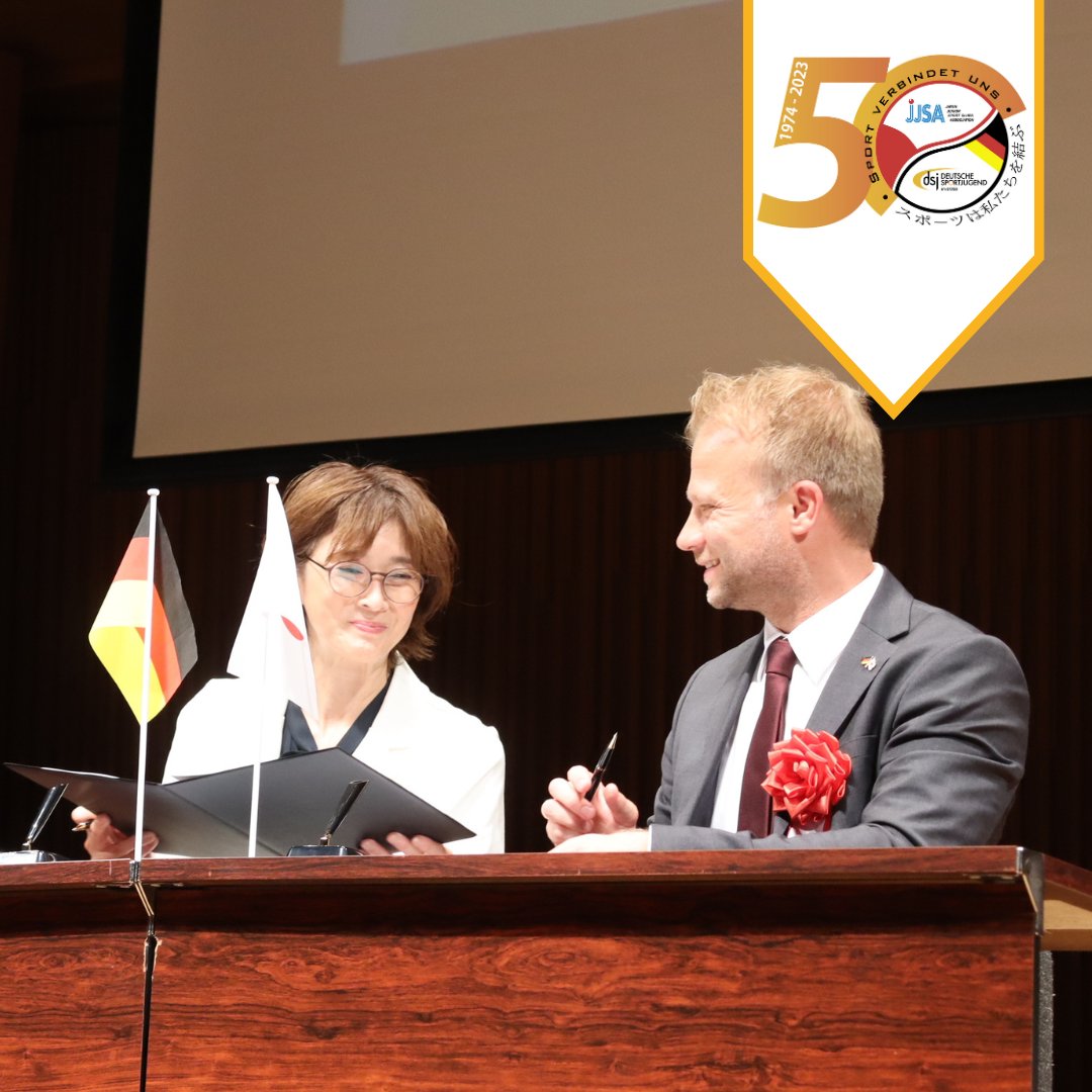 dsj4sport's tweet photo. Bei der Jubiläumsfeier 50 Jahre #Simultanaustausch in Tokyo wurde in Anwesenheit des deutschen Botschafters und einer Delegation des Sportausschuss im Bundestag der Kooperationsvertrag für die zukünftige Zusammenarbeit unterschrieben. #sportunitestheworld https://t.co/AMZUAH3PlG