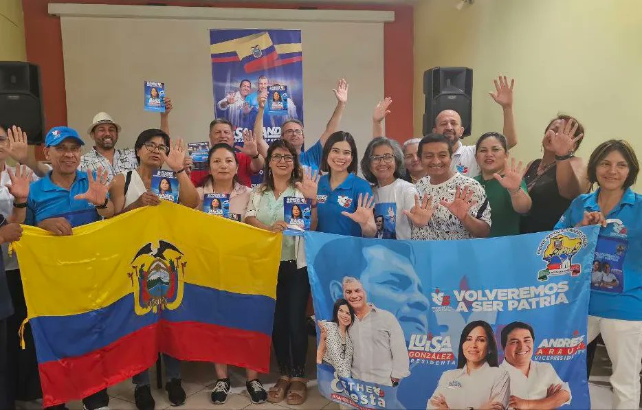 RC5Italia's tweet image. 🇪🇨 En #Milano mantuvimos reunión con nuestra candidata a la Asamblea @esthercuestasan y la militancia de la Revolución Ciudadana.
Cada paso nos acerca a un Ecuador próspero y lleno de esperanza. 💪🇪🇨 #ElPoderRegresaAlPueblo 
#ConLuisa
@MashiRafael