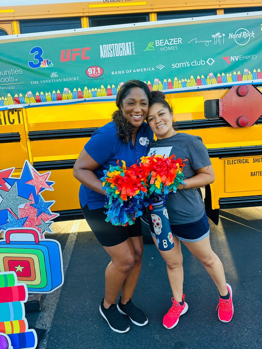 KrystalNews3LV's tweet image. Let’s FILL THE BUS!!! We’re here until 3:00 p.m. @SamsClub 215 &amp;amp; Rainbow and @NVEnergy @ Jones &amp;amp; Sahara!! Your school supplies and hygiene items help kids with the greatest need! @News3LV @CIS_Nevada @BeazerHomes @MGMResortsIntl @Cosmopolitan_LV @sma_lv