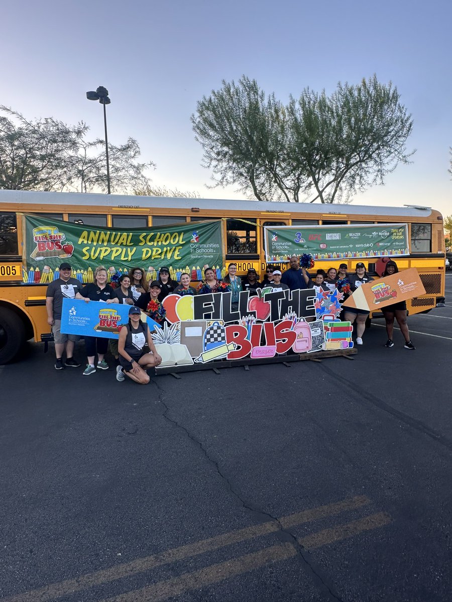 KrystalNews3LV's tweet image. Let’s FILL THE BUS!!! We’re here until 3:00 p.m. @SamsClub 215 &amp;amp; Rainbow and @NVEnergy @ Jones &amp;amp; Sahara!! Your school supplies and hygiene items help kids with the greatest need! @News3LV @CIS_Nevada @BeazerHomes @MGMResortsIntl @Cosmopolitan_LV @sma_lv
