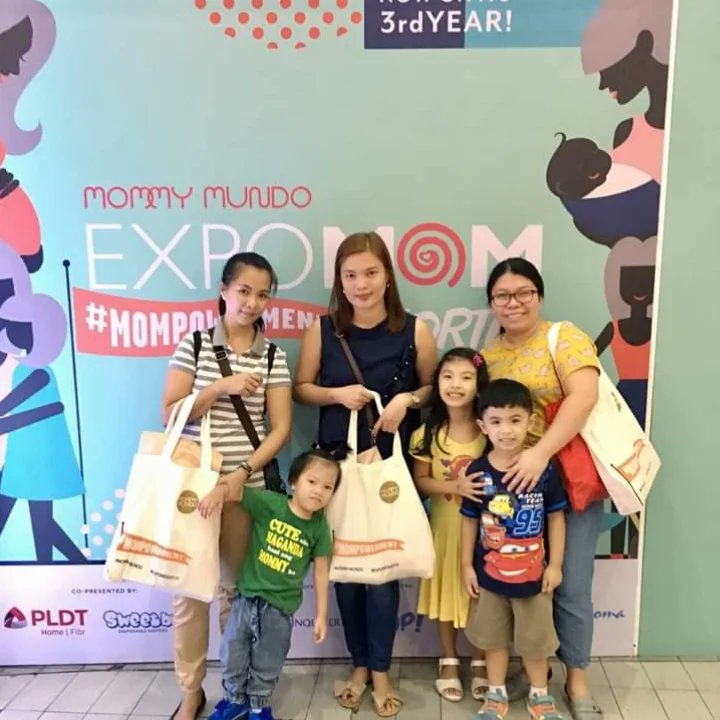 Rechellmasacote's tweet photo. It's #THROWBACKTHURSDAY 
It was 2017 my first mommy Mundo event .Meet a new friends, a new mom.And be inspired all the times. Empower others.Let's join Mommy Mundo event this coming July 29-30 at Glorrieta palm drive Activity center #MOMMYMUNDOAT20
#mommymundo 
#mommymundoat20 https://t.co/BljPkmu08k