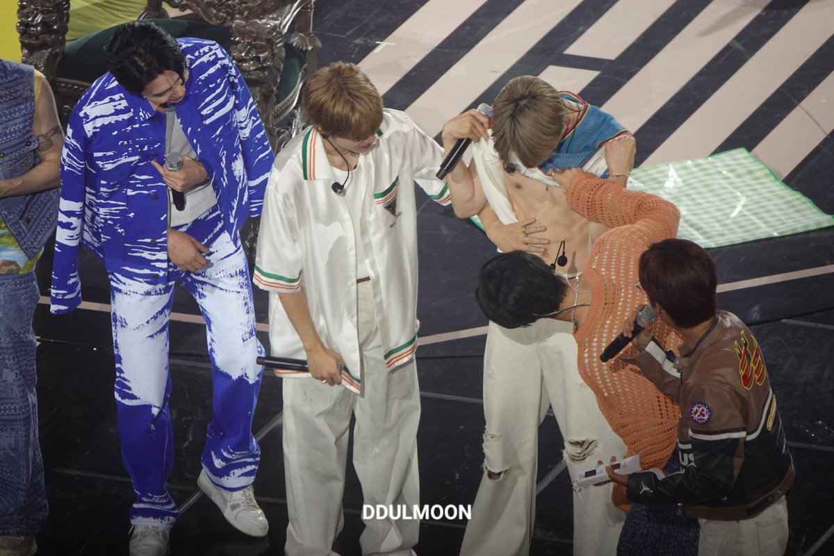 ddulmoon's tweet photo. 230716

🚢🚢🚢 taeil ahh.. your hand 

NCT127 7th Anni FM
Once Upon a 7uly 

#NCT127 #태일 #TAEIL #정우 #JUNGWOO #쟈니 #JOHNNY #해찬 #HAECHAN #Jungil 
#NCT127_ONCE_UPON_A_7ULY https://t.co/BZUZVFpurF