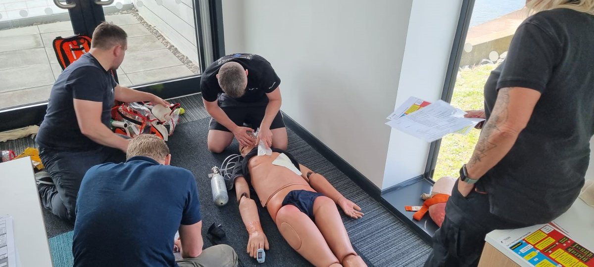 This week, members of <a href="/SiemensGamesa/">Siemens Gamesa</a> at Neart Na Gaoithe offshore wind farm are mastering life saving interventions on the <a href="/TraumaResus/">Trauma Resus</a> EURIECA® practitioner course in the port of Eyemouth!  

ow.ly/p8pb50PmKTw 
info@traumaresus.com

 #OffshoreWind #GWO #AdvancedFirstAid
