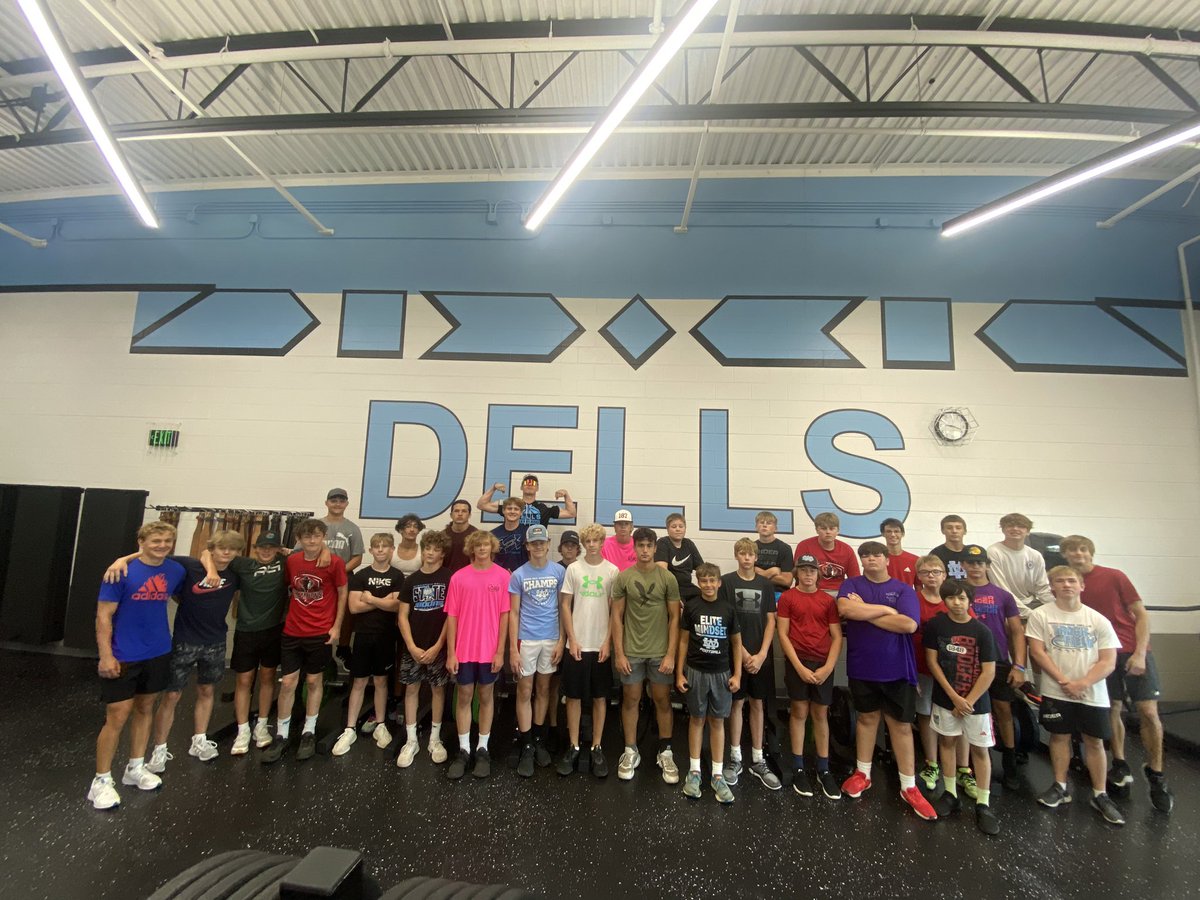 DellsStrength's tweet image. THE FINAL DAY🔥 

These kids put in the work, time and effort to get better this summer.

s/o to coaches @MikeJanke09 @fritzrohling @PrestonWDHS @bondso25 @lweingart11 &amp;amp; Grant Payne from @SportAdvantEDGE 

See you in September💪🏼

#WeAreWD