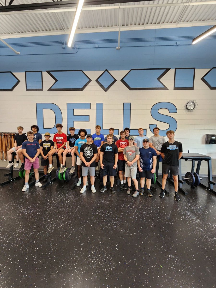 DellsStrength's tweet image. THE FINAL DAY🔥 

These kids put in the work, time and effort to get better this summer.

s/o to coaches @MikeJanke09 @fritzrohling @PrestonWDHS @bondso25 @lweingart11 &amp;amp; Grant Payne from @SportAdvantEDGE 

See you in September💪🏼

#WeAreWD