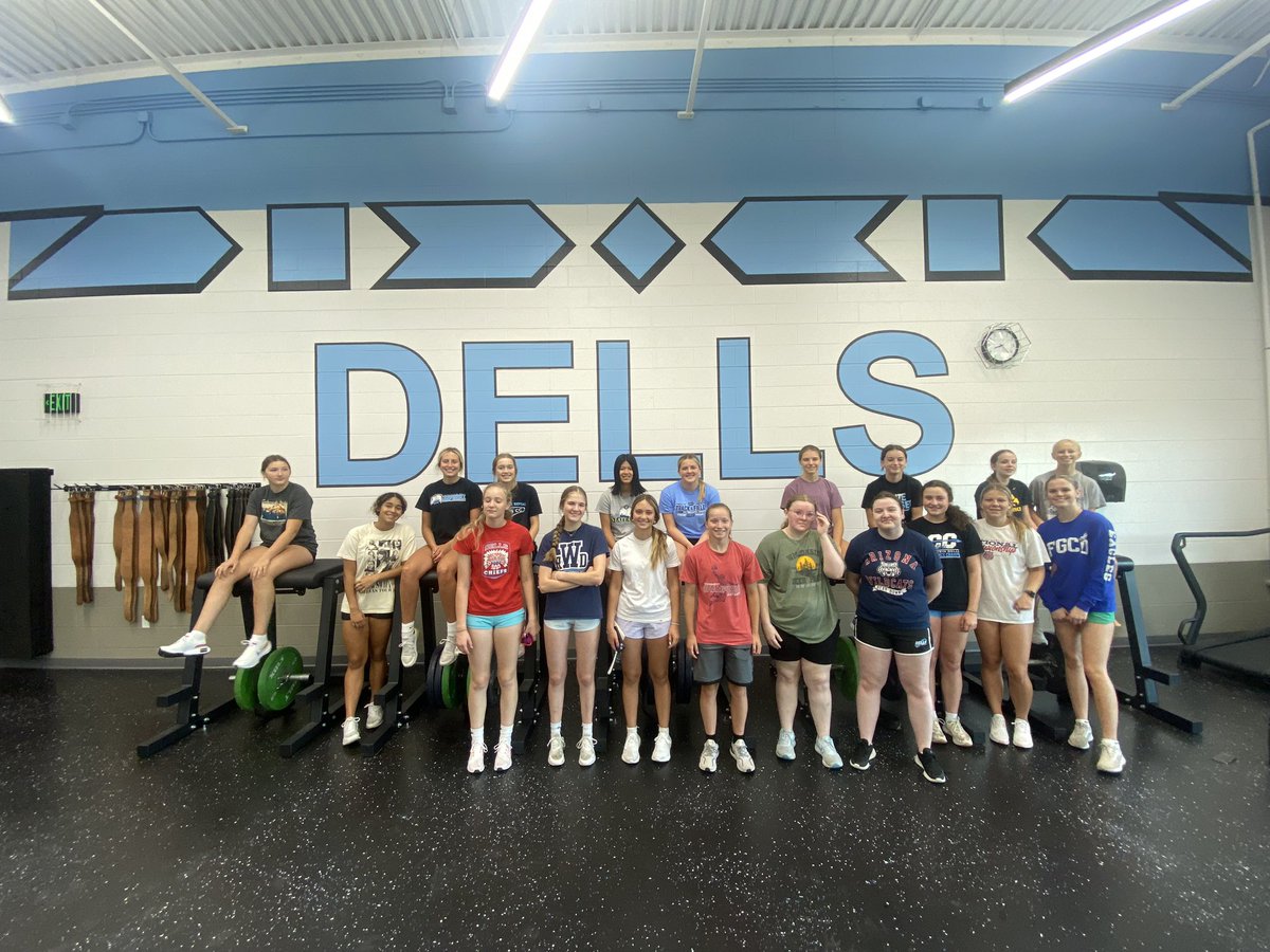 DellsStrength's tweet image. THE FINAL DAY🔥 

These kids put in the work, time and effort to get better this summer.

s/o to coaches @MikeJanke09 @fritzrohling @PrestonWDHS @bondso25 @lweingart11 &amp;amp; Grant Payne from @SportAdvantEDGE 

See you in September💪🏼

#WeAreWD