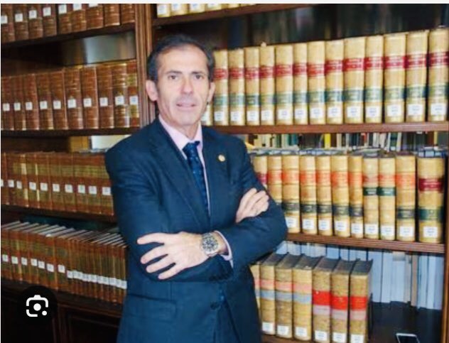 Los #abogados estamos desprotegidos, para una vez que a un Decano,el  <a href="/decanofjlara/">Fco Javier Lara Peláez</a> se le ocurre defender nuestra integridad,le condenan por Desobediencia grave. No sea que otro defienda a sus colegiados frente al corporativo poder de los jueces.