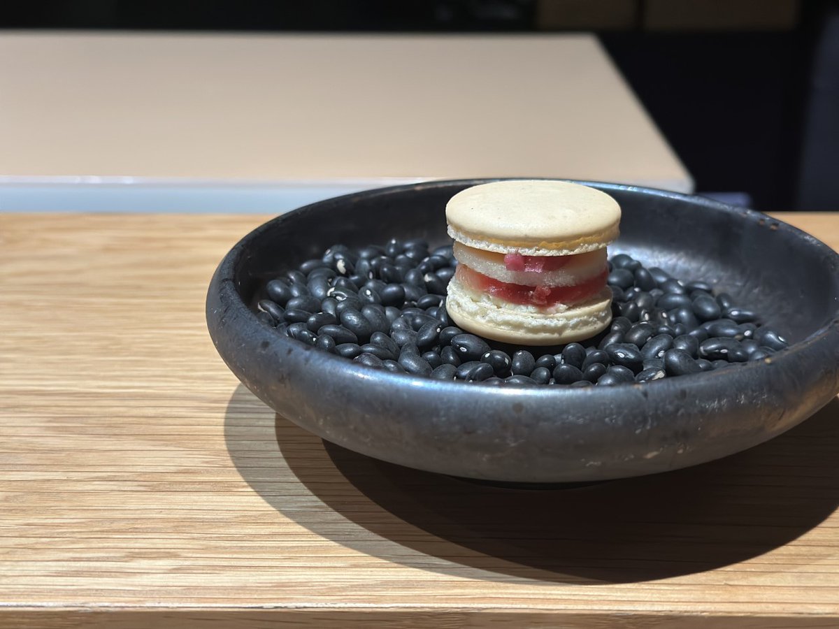 MichelinGuideNA's tweet photo. An unexpected sweet yet savory smoked salmon macaron from #Koya #Tampa #OneMichelinStar #MichelinGuideFL https://t.co/NyIaPkwcgy