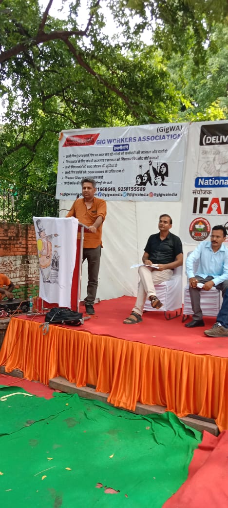 gigwaindia's tweet photo. Organized protest at parliament for #SocialSecurity of #app based #platform workers @dharmendraind @uniglobalunion @uniapro @CHoffmanUNI @nickrudikoff @WhatIsAHovig https://t.co/MadspO5xmz