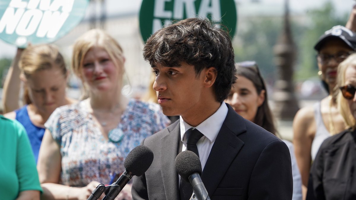 Shout out to Samad Quraishi of @VotersTomorrow who represented proudly at our #ERACentennial press conference last week at U.S. Senate!

Youth groups are rockin’ it!

#ERA100 #ERANow #PublishERA #ERAis28A