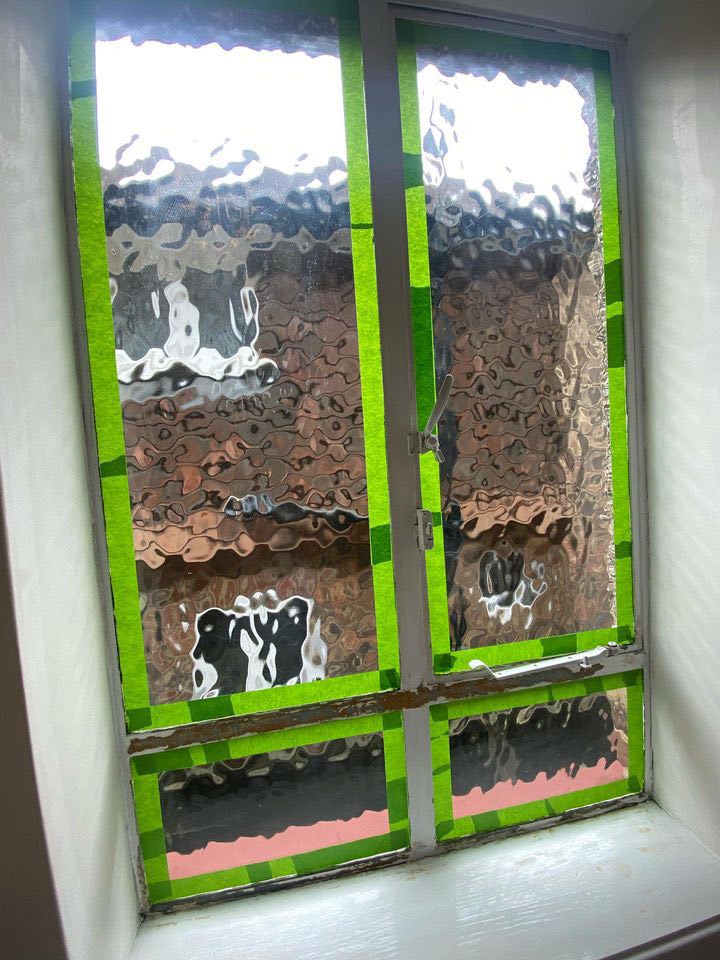 S.Hallett Decorators using our Multi-Surface tape to mask out windows before painting!

Clean, sharp lines, everytime!

#FrogTapeUK #FrogTape #PaintersTape