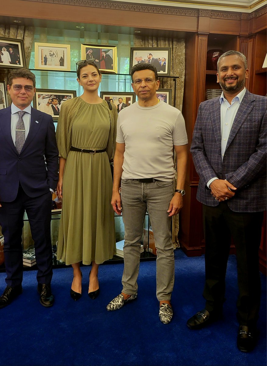 mrmartingonzalo's tweet photo. 🇦🇪🇦🇷Reunión de trabajo junto a Sunny Varkey, fundador de GEMS Education Group y su equipo @KrishCXO en #DUBAI. Exploramos las oportunidades de colaboración en el segmento de KITS de Robotica Educativa que fabricamos en @faniotargentina .Gracias @miguel_sedoff @Agustinporres 👏👏 https://t.co/3y3BeMG26X
