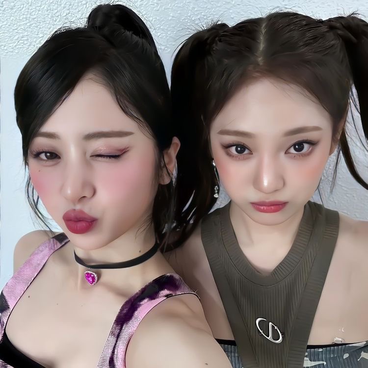 sserapics's tweet photo. yunjin and ningning aespa 💖 https://t.co/IPg12IBZIK