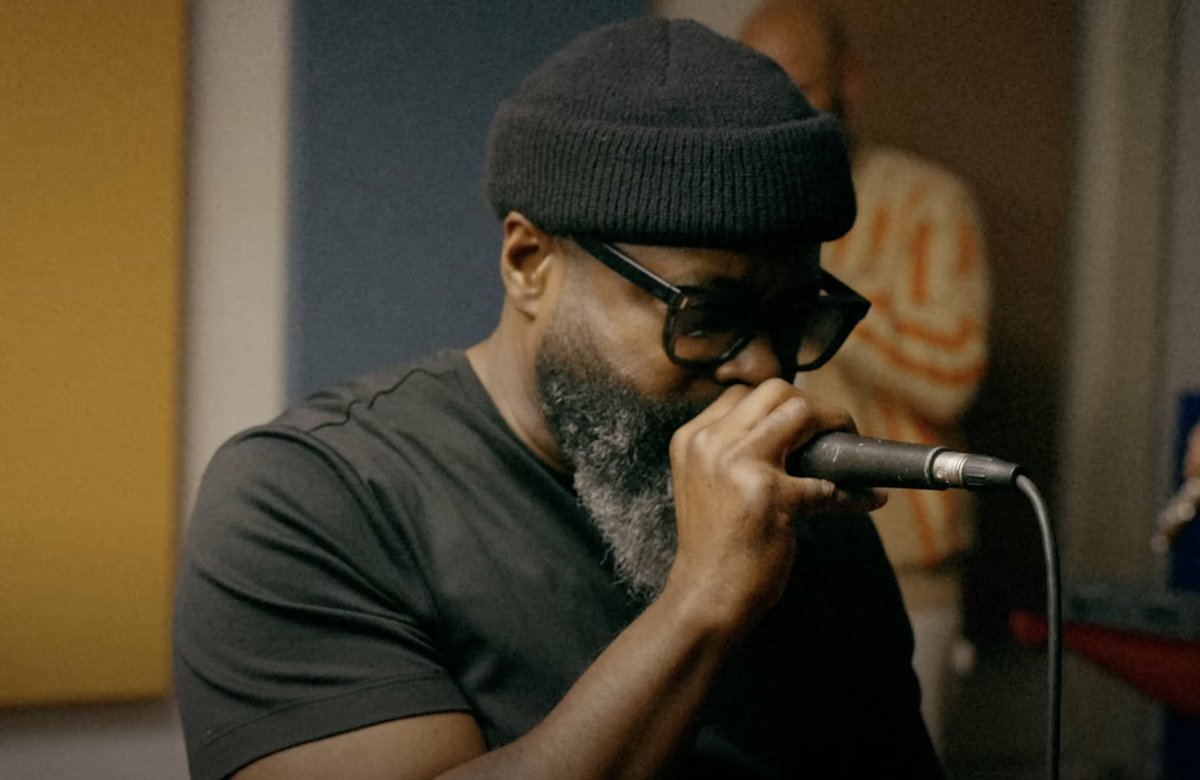@El_Michels & @blackthought perform “Hollow Way” live at the Legendary Diamond Mine in Queens, NY. Glorious Game is out worldwide, the new “Hollow Way” b/w “I’m Still Somehow” 45 is available in the BCR Webstore and on Bandcamp now August 4th. youtube.com/watch?v=NNU7Em…