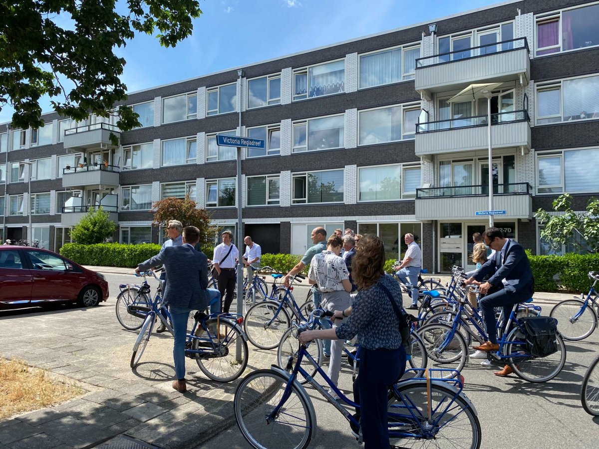 We kwamen met 25 architecten, projectleiders van woningcorporaties, medewerkers van vastgoedonderhoudsbedrijven bij elkaar in Overvecht-Noord, Utrecht om te praten over hoogwaardige renovatieprojecten. Lees hier de geleerde lessen: nrp.nl/nieuws/de-ener…