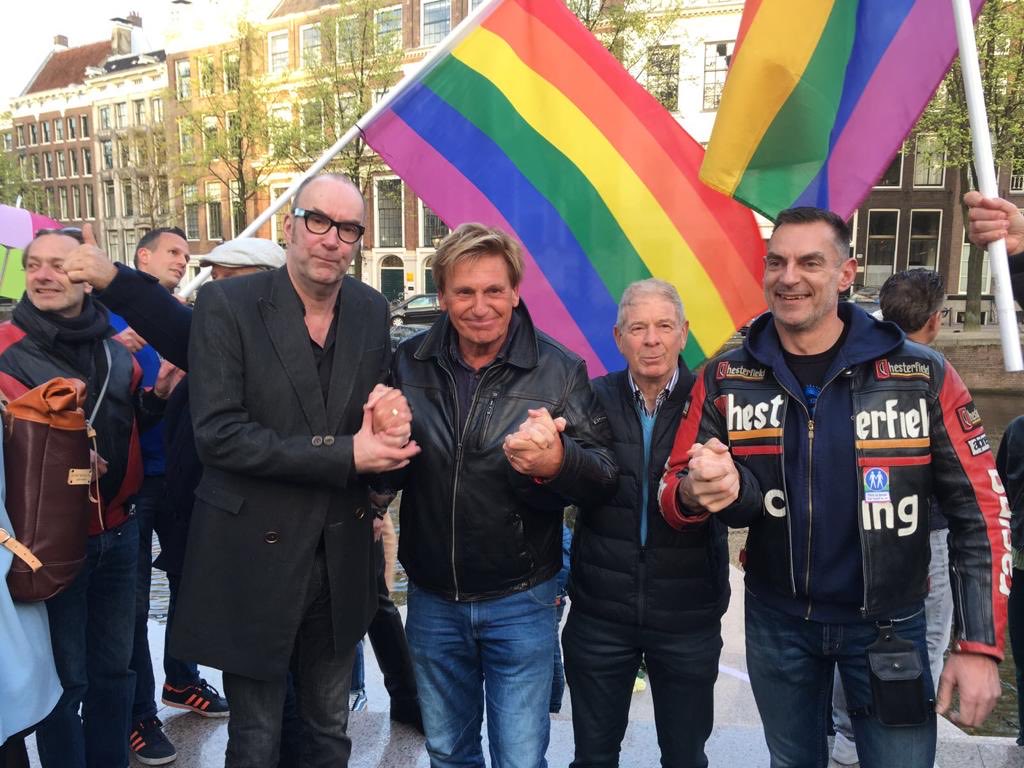 De LHBTQIA plus wereld mag weer eens in het ZONNETJE gezet worden want het is NOG steeds NODIG om hier aandacht voor te vragen.God houdt van IEDEREEN!