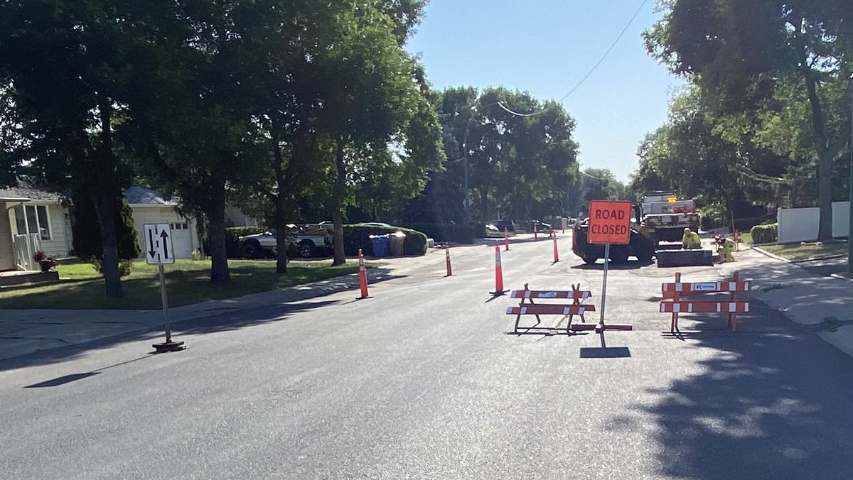 marbo00's tweet photo. @CityofRegina Why is proper signage such a difficult task for your employees?  This is on Rink at Pettingell. Many drivers weren’t sure how to proceed!  Either the road is open or it’s closed!  It can’t be both! #yqrtraffic https://t.co/jwhxGShIRm