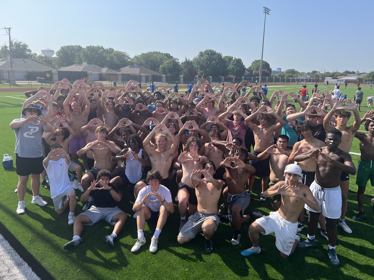 50-40 yd SPRINTS with ⁦<a href="/alleneaglesfb/">Allen Eagles Football ⭐️⭐️⭐️⭐️⭐️</a>⁩ White.  It’s a great day to be an Eagle!