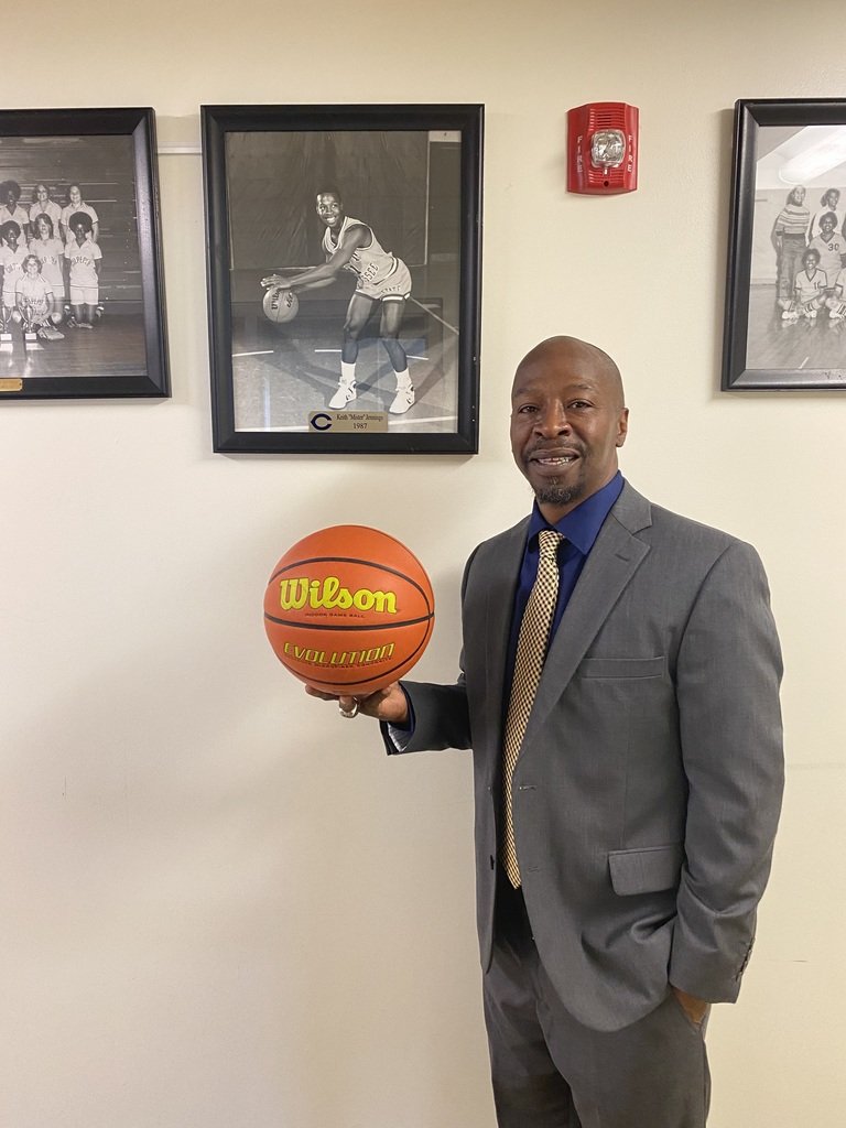 CCPSCCHS's tweet photo. CCHS welcomes Keith "Mister" Jennings as the new boys basketball coach! Coach Jennings is a CCHS graduate and the only NBA player in school history. Welcome home! #BDP #ForksUp #BetterEveryDay
Press release: https://t.co/nb8ypzs87b https://t.co/Gbq0S8t9vR