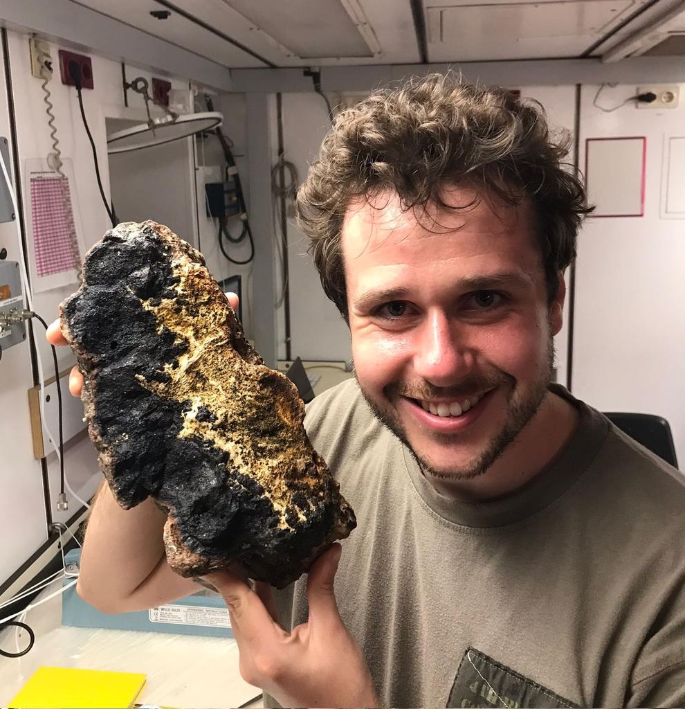 GrechLicari's tweet photo. Yesterday, we discovered the coolest rock of the cruise so far! 🪨 Our igneous petrology teams immediately got working to figure out what processes could have led to its formation. Can you guess what it might be? https://t.co/LQEPo5nWFe