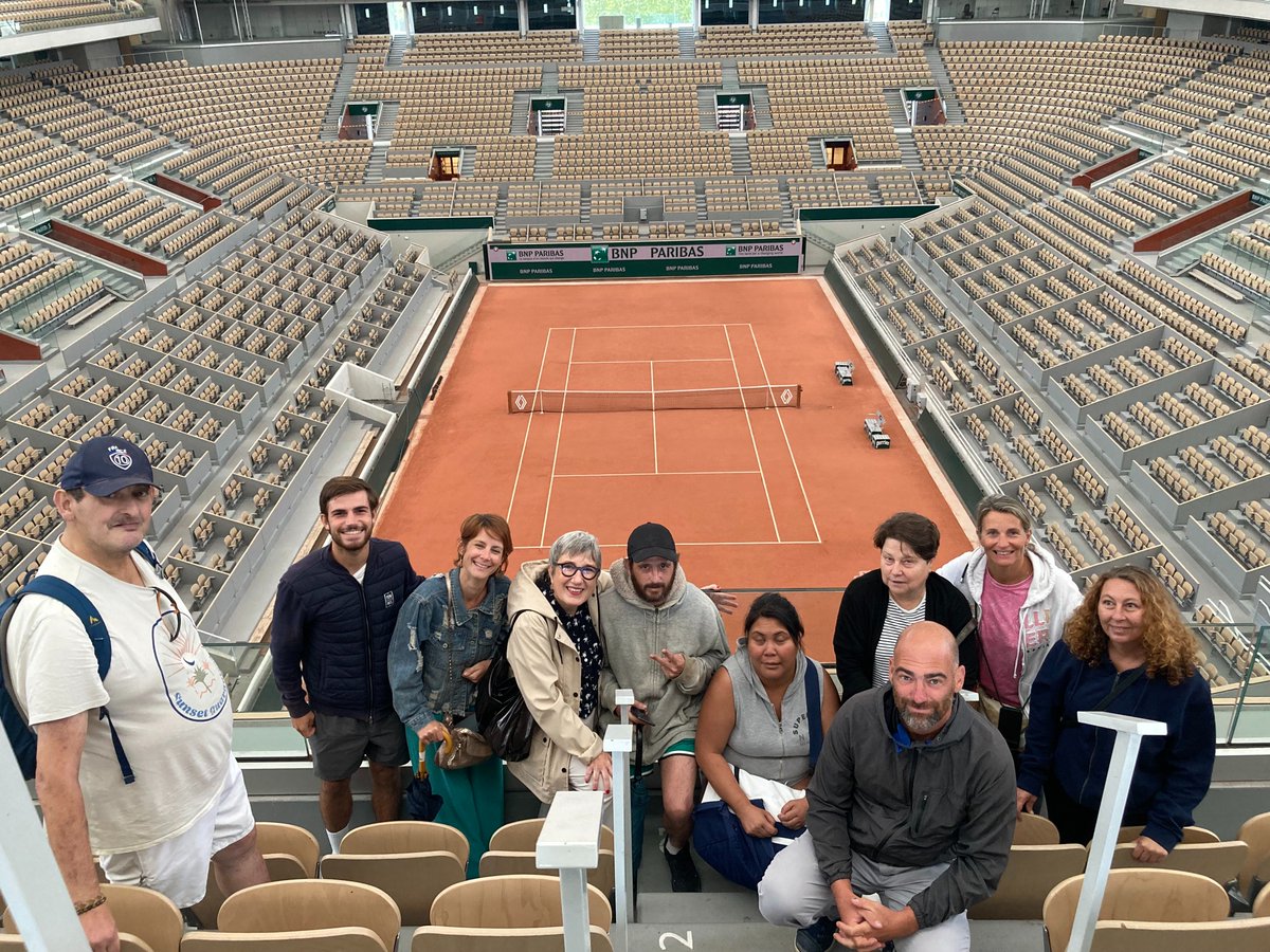 🔵Sport Santé et logement adapté, Un chez soi-d' abord, "ça matche bien !"
🥎Retour sur la journée <a href="/rolandgarros/">Roland-Garros</a> pour 4 locataires bénéficiant du dispositif "Un chez soi Corse"🗝️et du partenariat avec la Ligue Corse de Tennis et <a href="/FFTennis/">FFT</a> 
En savoir + ⤵️linkedin.com/company/187314…
