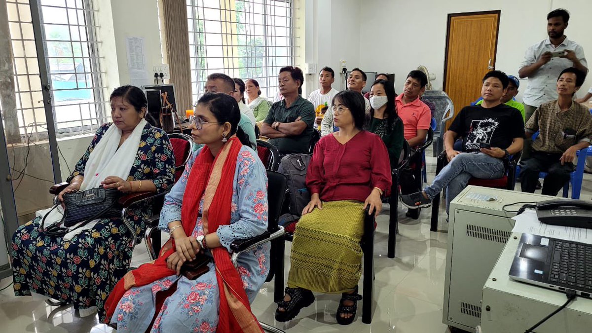 ToktilM's tweet photo. Happy Farmers of Lower Dibang Valley District witnessed the live telecast of the released of 14th installment of PM-Kisan Samman Nidhi Yozna worth over Rs 17,000 crore to more than 8.5 crores Indian farmers today, along with DC Roing, Smt @SoumyaS_IAS and Officials of Agril Dept. https://t.co/XLcv7ic9zn