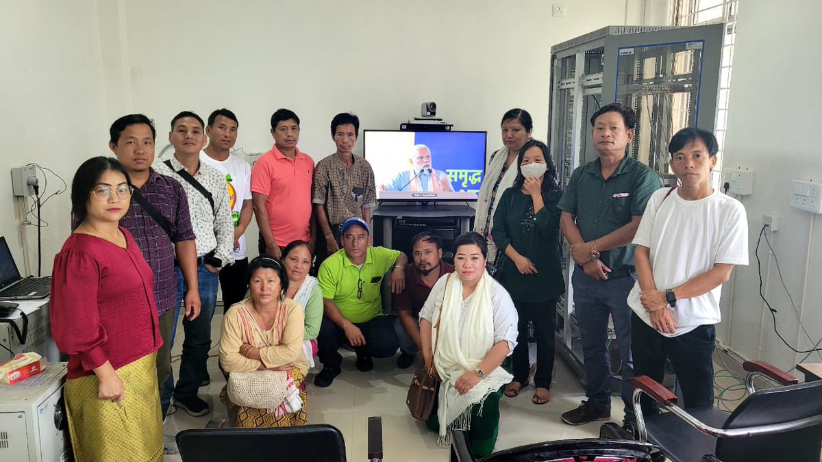 ToktilM's tweet photo. Happy Farmers of Lower Dibang Valley District witnessed the live telecast of the released of 14th installment of PM-Kisan Samman Nidhi Yozna worth over Rs 17,000 crore to more than 8.5 crores Indian farmers today, along with DC Roing, Smt @SoumyaS_IAS and Officials of Agril Dept. https://t.co/XLcv7ic9zn