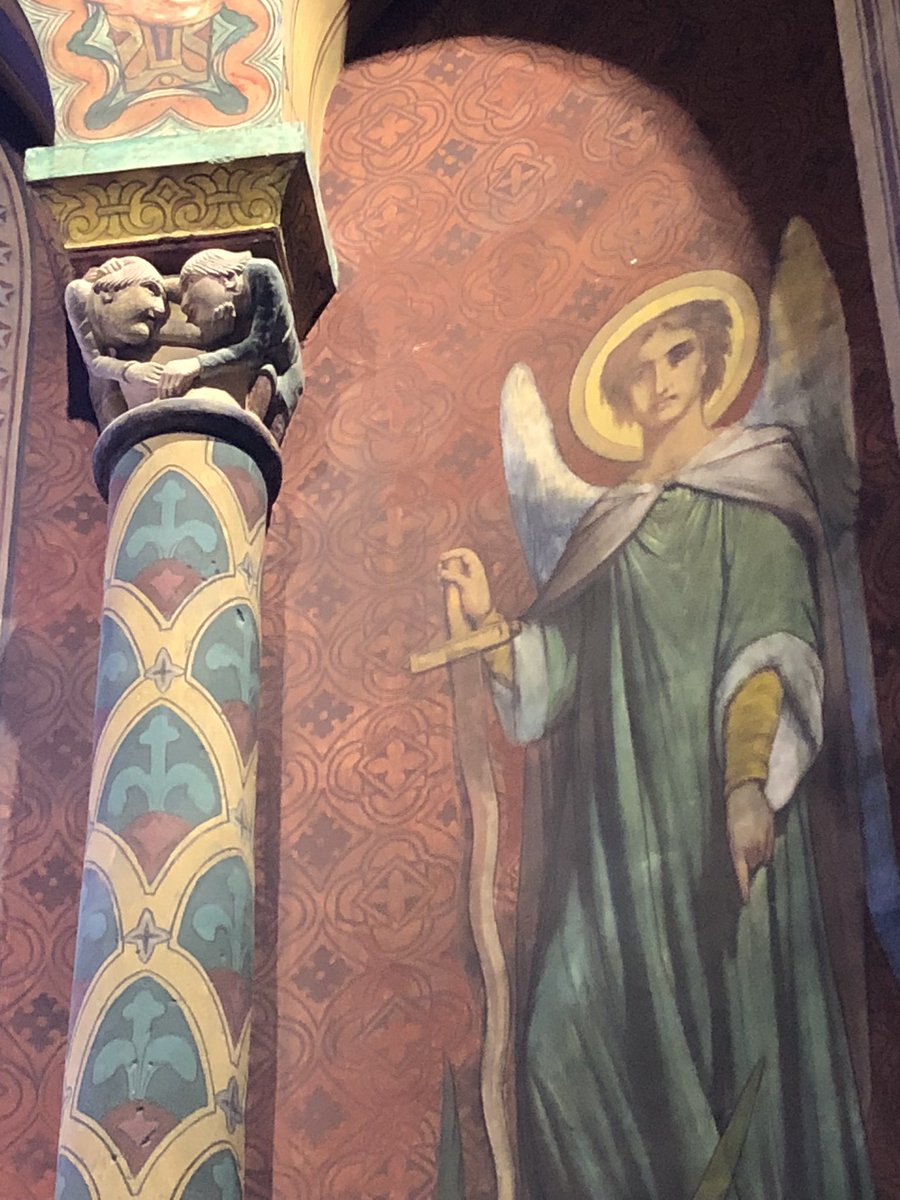 patvigier's tweet photo. Juxtaposition de styles et d’époques mais toujours en couleurs, sous le ciel bleu de #brivelagaillarde
@CorrezeTourisme #streetart #collegiale #maisondesechevins https://t.co/MmKXrkFoAo