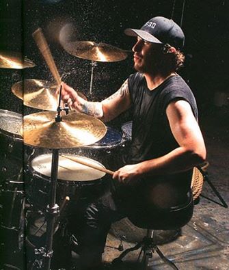 77MASH's tweet photo. #OnThisDay, 1973, born #AbeCunningham - #Deftones https://t.co/X1o4hXjw7v