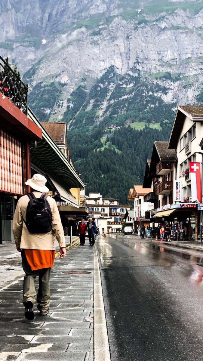 askmg4's tweet photo. من اجمل القرى ب #سويسرا 🇨🇭والقريبة من
إنترلاكن وهى خيار للسكن وارخص من انترلاكن بكثير هى قرية وينجن Wengen وقرية جريندلوالد grindelwald وتزور منها قرية لونجيرن Lungern مسافات بسيطة انت كذا زرت اجمل بقعة على الارض بحياتك 🌲كوخ اطلالته على القزية جريندلوالد https://t.co/eeg103thHA https://t.co/g2NXbemmFD