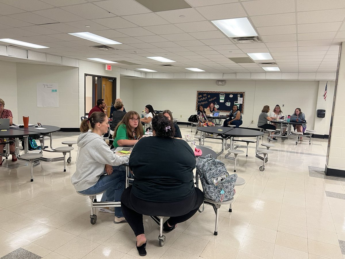JessicaHeckard's tweet photo. Defining School Culture Outcomes as a school team! We are super excited to start the school year! #watchuswork @DariaP1980 @brynn_kardash https://t.co/NmpbNz2rWm