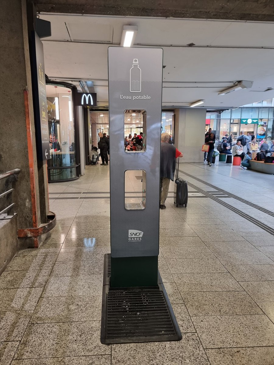 1ère fontaine à eau en Gare Montparnasse💧! A vos gourdes 🚰

#garemontparnasse #parismontparnasse