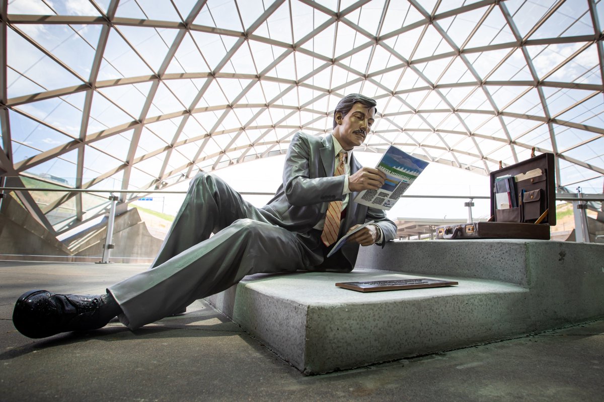 DENAirport's tweet photo. Great Scott! It's a bronze man hanging out at the Transit Center! The hair! The tie! The suit! 😎

He's a man on a mission to take a break. "Welcome to My Office" by Seward Johnson is our latest art piece highlighting essential lifestyles, habits and contemporary culture. https://t.co/VmuWdWaK8u
